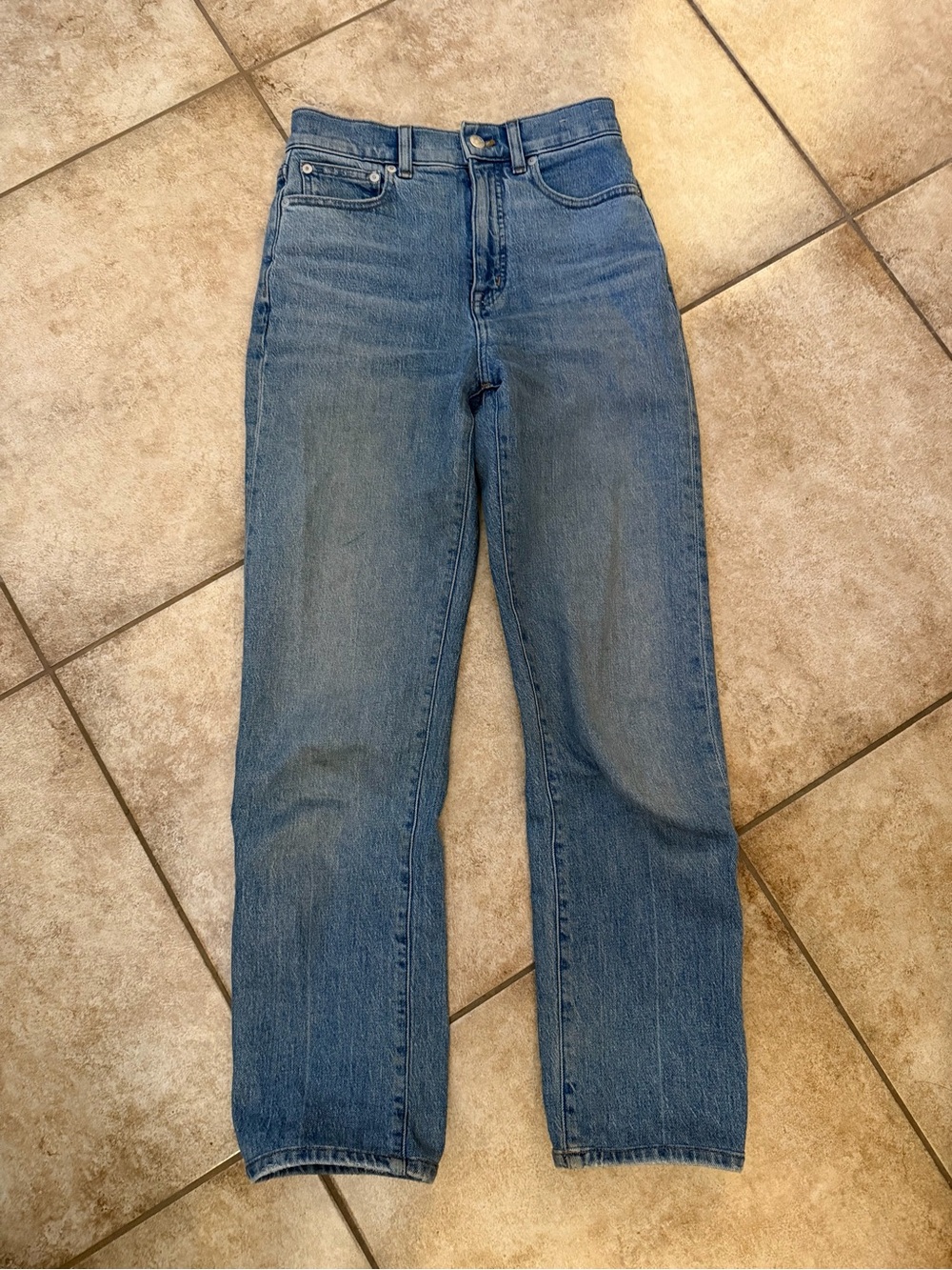 Madewell 90s Straight High-Rise Jeans in Medium Blue
